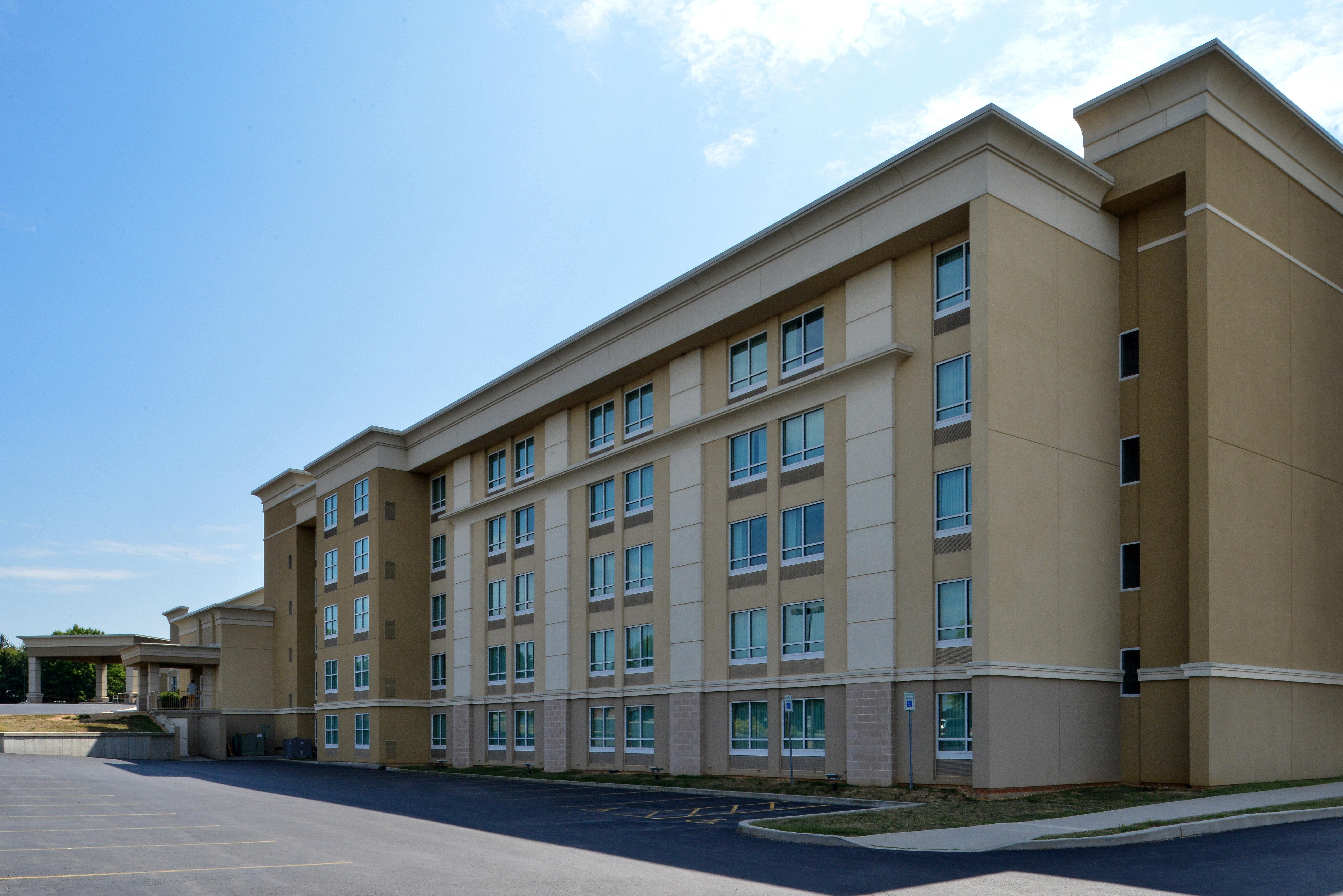 Holiday Inn Martinsburg By Ihg Eksteriør billede
